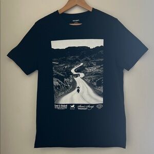 Old Navy Men’s Black Graphic T-Shirt Medium